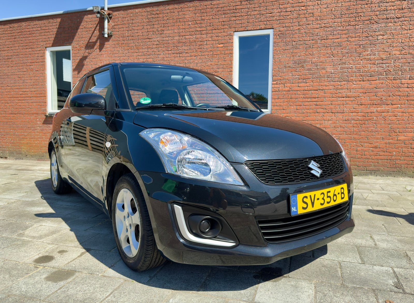 Suzuki Swift 1.2 Exclusive|Zwart|143.753 km|Airco|3-deurs, Voorwielaandrijving, 94 pk, Leder en Stof, Handgeschakeld