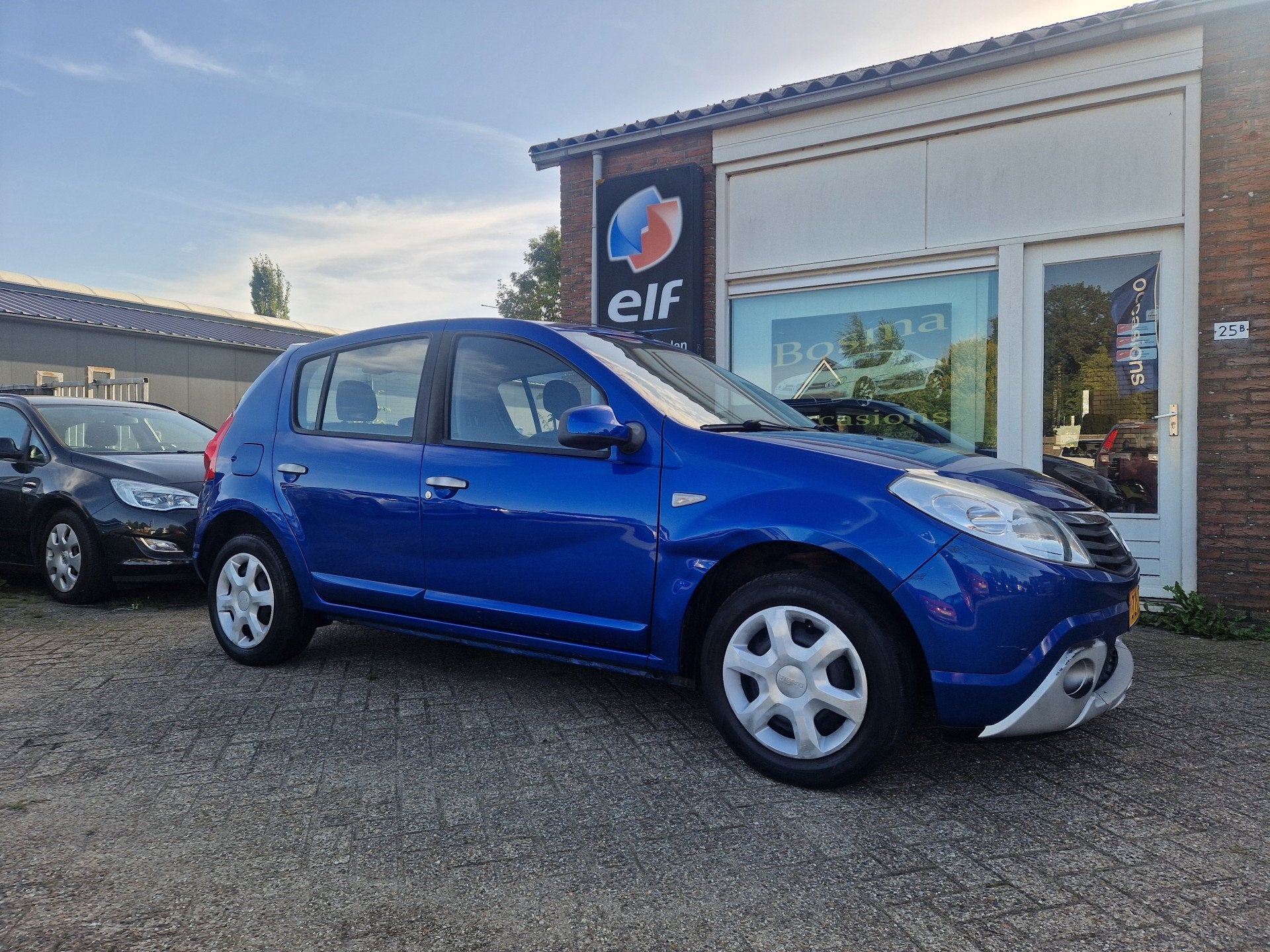 Dacia Sandero 1.2i ''Lauréate'' Airco - Cruise - Apk 22-02-, Auto's, Voorwielaandrijving, Stof, Gebruikt, 31 €/maand