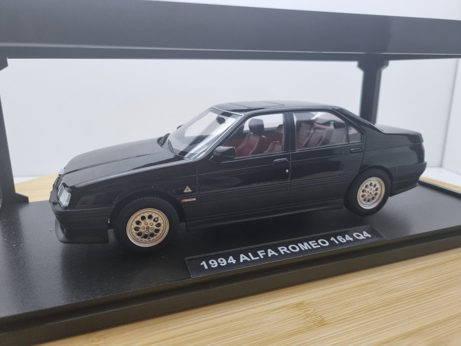 Uitverkoop! T9 Alfa Romeo 164 Q4 Zwart 1:18, Hobby en Vrije tijd, Overige merken, Auto, Nieuw, Ophalen of Verzenden