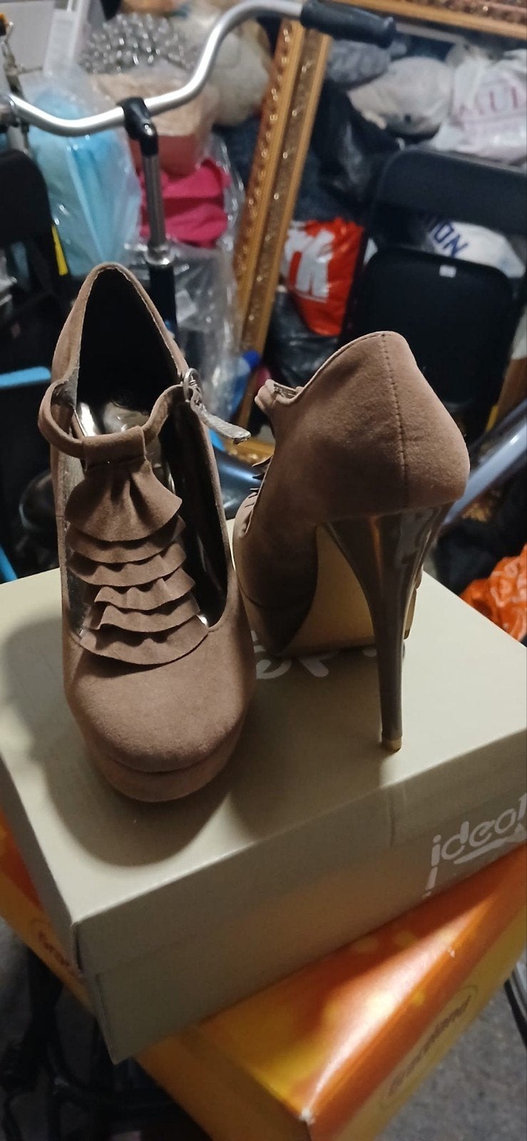 Bruine pumps met ruches en hoge hakken, Ophalen of Verzenden