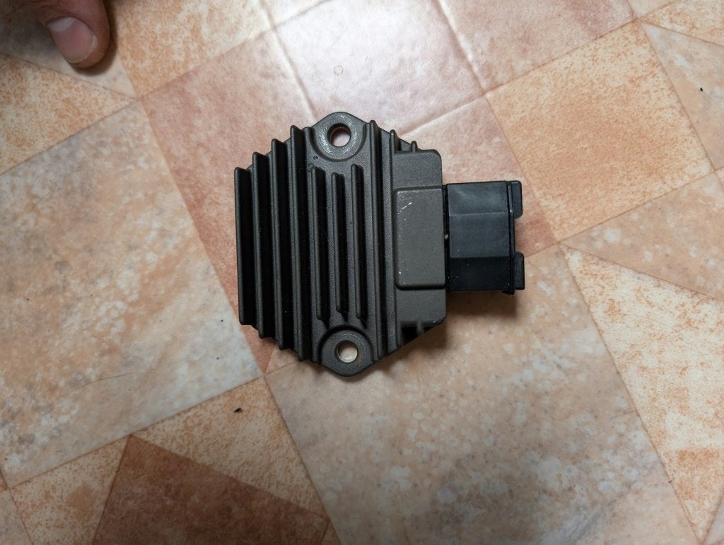 Spanningsregelaar Honda VFR/CBR Shindengen SH701-12 ZGAN, Motoren, Ophalen of Verzenden, Gebruikt