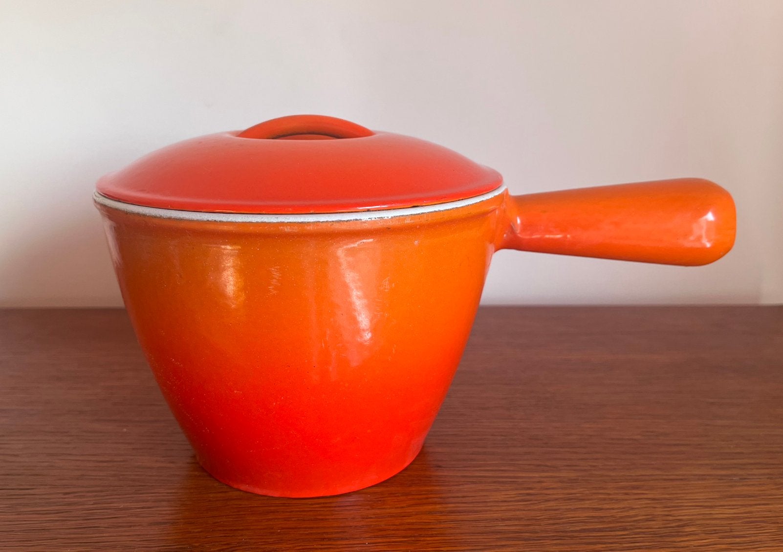 Le Creuset fonduepan/sauspan LN26 in Volcanic, Huis en Inrichting, Keuken | Potten en Pannen, Ophalen, Zo goed als nieuw, Gietijzer