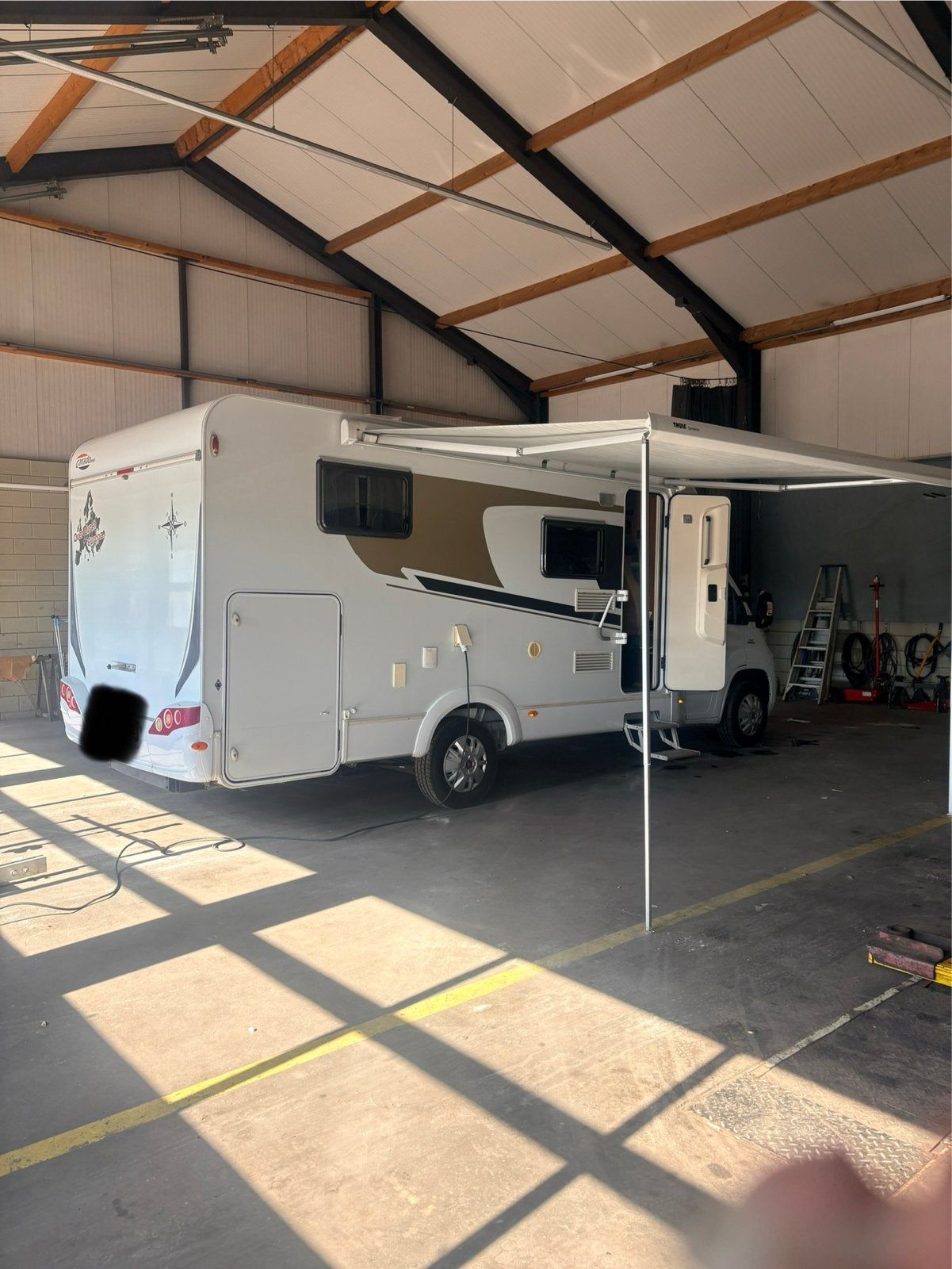 Capron T337 | 2015 | 130 PK | 105.000 km | Zeer compleet, Caravans en Kamperen, Campers, Fiat, 6 tot 7 meter, Half-integraal, Carado