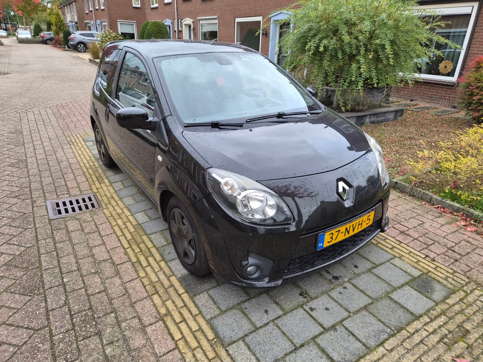 Renault Twingo 1.2 16V 2010 Zwart, Auto's, 839 kg, Twingo, 4 cilinders, 4 stoelen