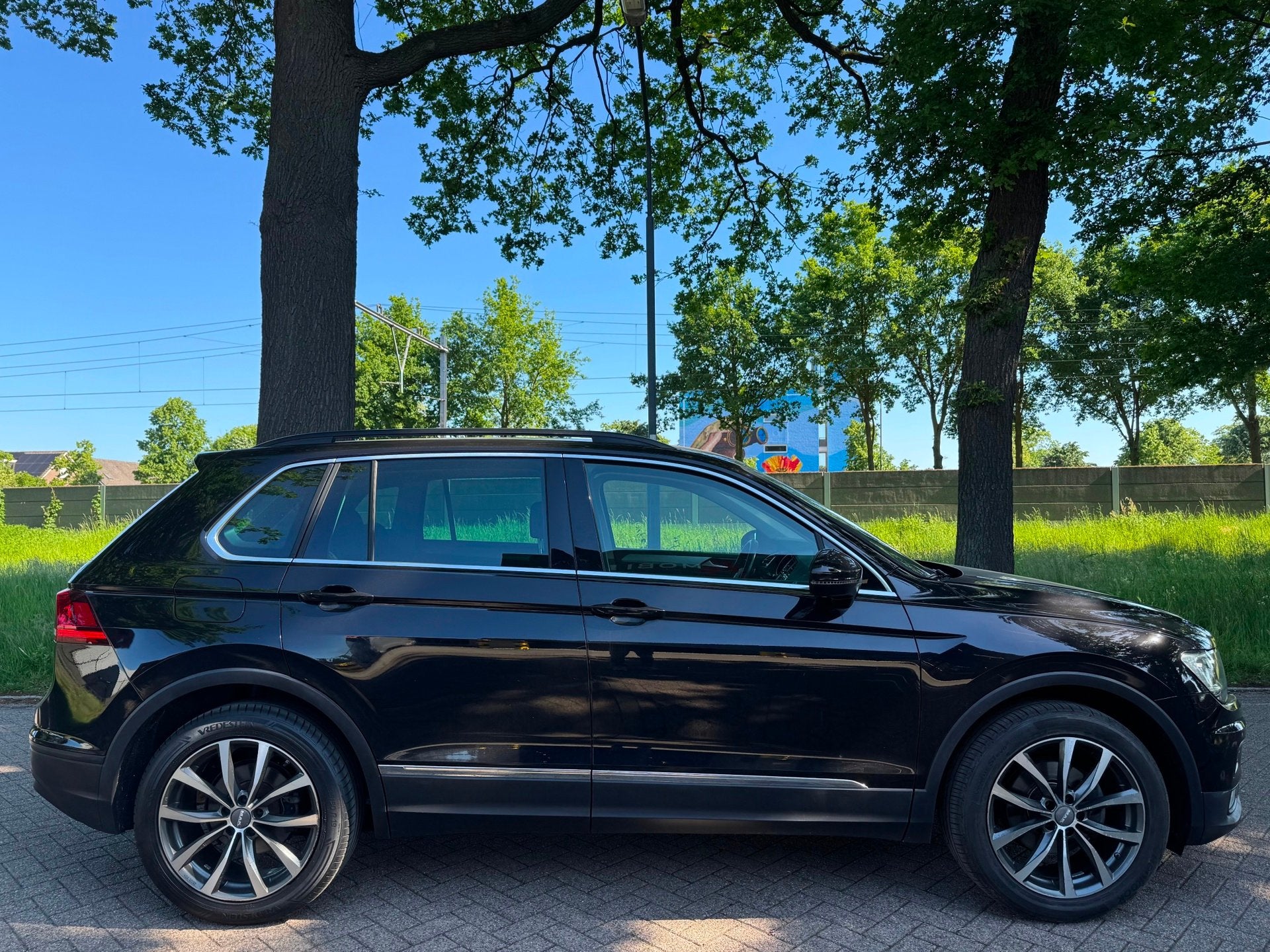 Volkswagen Tiguan 1.4 TSI ACT Connected AUTOMAAT 2016, Auto's, Volkswagen, Euro 6, 4 cilinders, 150 pk, Zwart