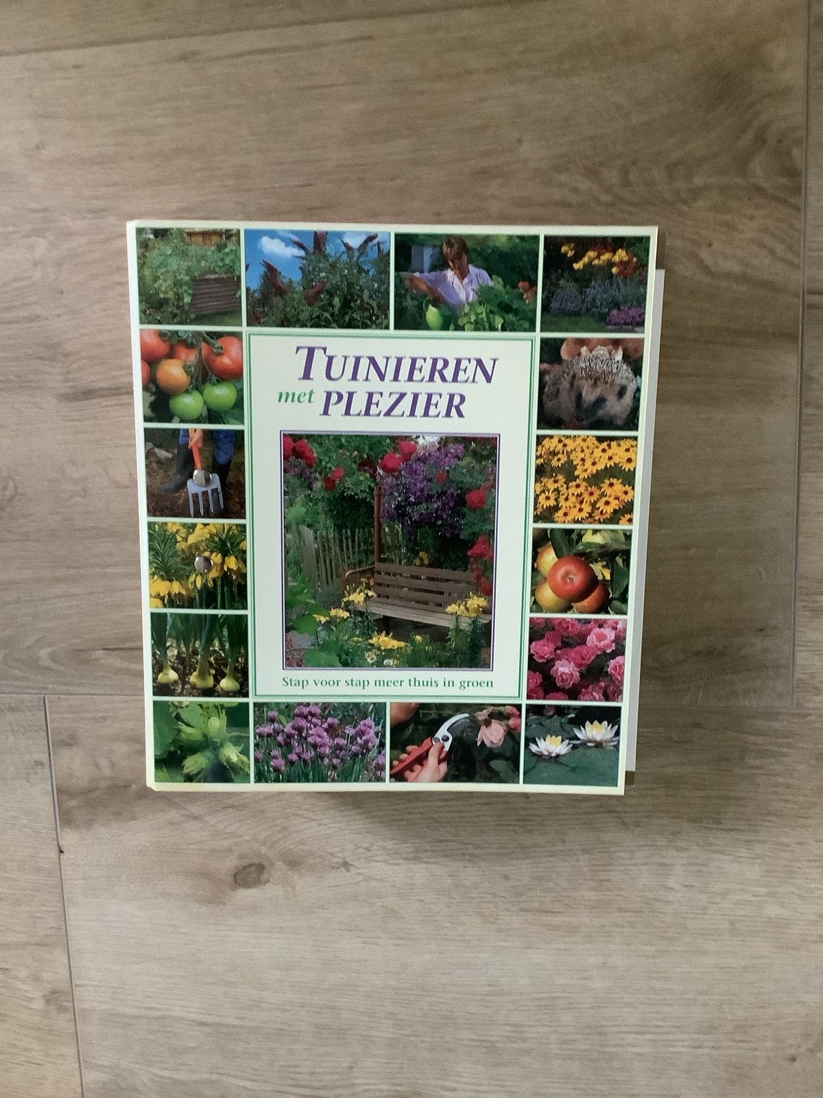 Tuinieren met Plezier - Stap voor stap meer thuis in groen, Ophalen of Verzenden, Zo goed als nieuw, Tuinieren en Tuinplanten
