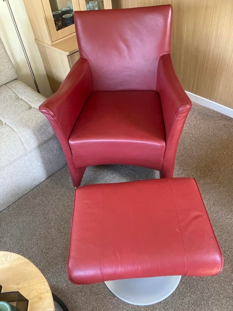 Bert Plantagie lederen fauteuil met voetenbank - rood, Huis en Inrichting, Fauteuils, Ophalen, Gebruikt, Leer, 75 tot 100 cm