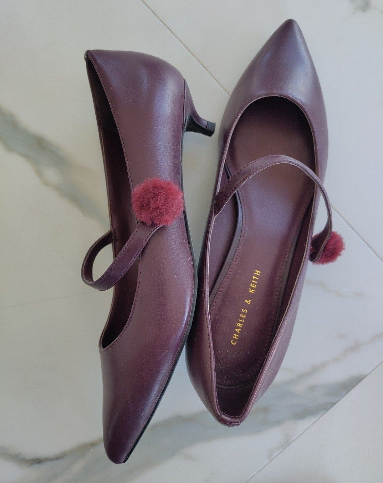 Charles & Keith pumps met 'kitten' hak, bordeaurood mt 37, Pumps, Charles & Keith, Ophalen of Verzenden, Zo goed als nieuw