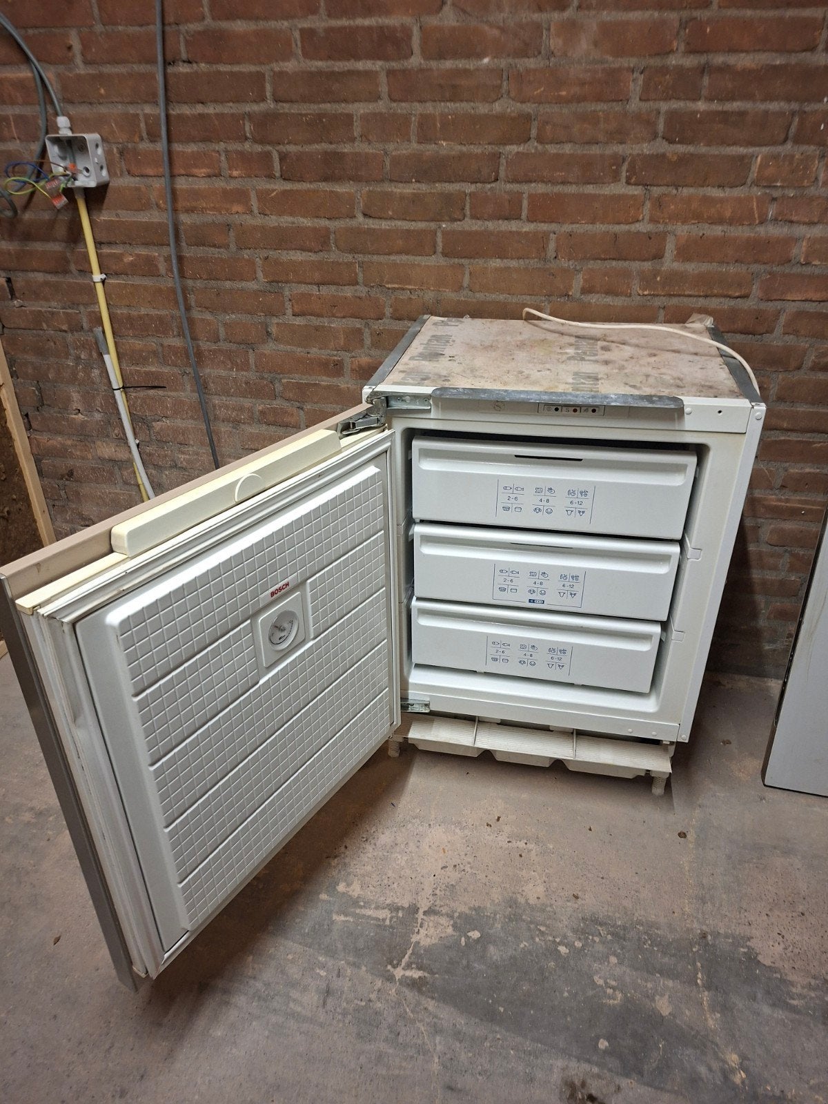 Bosch inbouw diepvriezer, 85 tot 120 cm, Gebruikt, Minder dan 60 cm, Ophalen of Verzenden