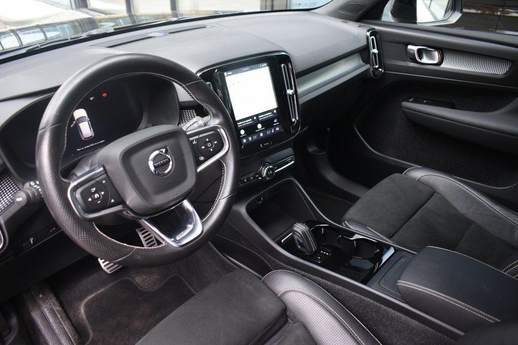 Volvo XC40 Recharge P8 408pk/78kWh AWD R-Design | Trekhaak, Auto's, 12 maanden, 0 cilinders, Gebruikt, Zwart