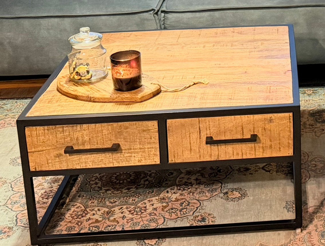 Mooie industieele mango houten vierkante salon tafel., 50 tot 100 cm, Vierkant, 50 tot 100 cm, Zo goed als nieuw