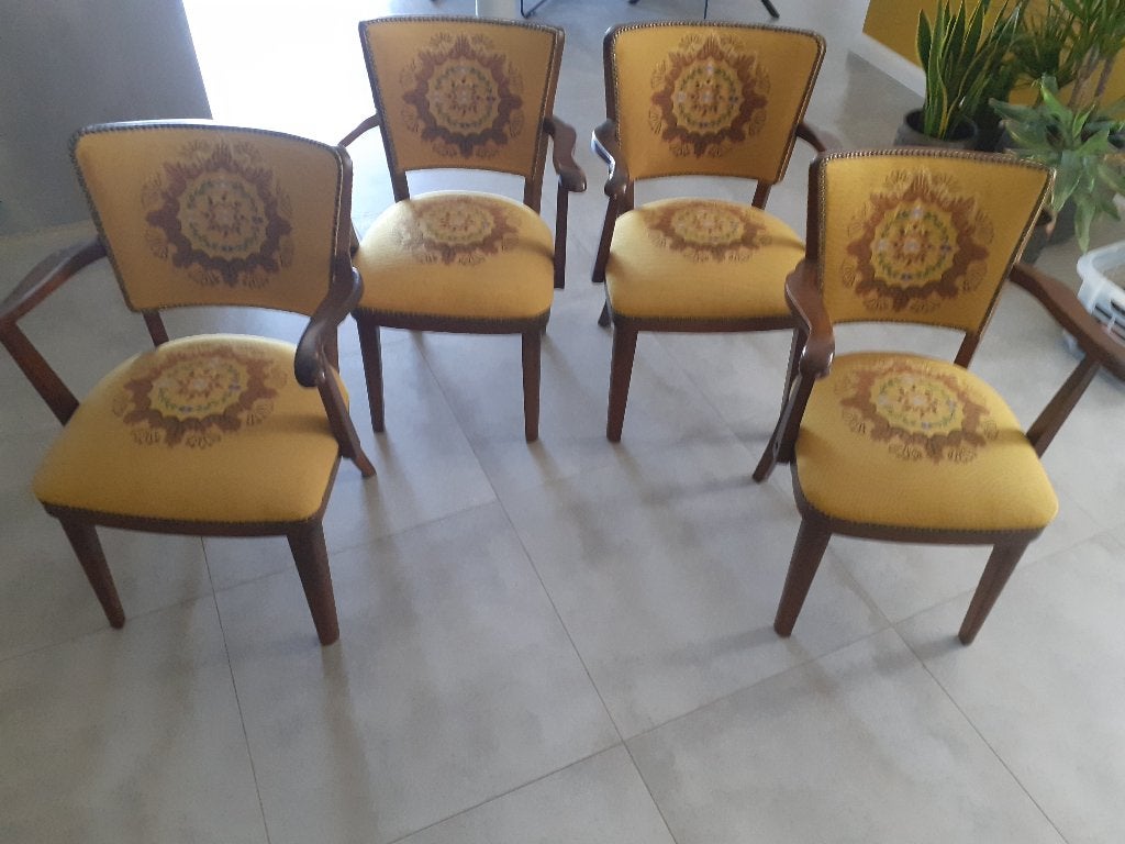 4 unieke vintage handgeborduurde stoeltjes m houten leuning, Ophalen, Gebruikt, Overige kleuren, Vier