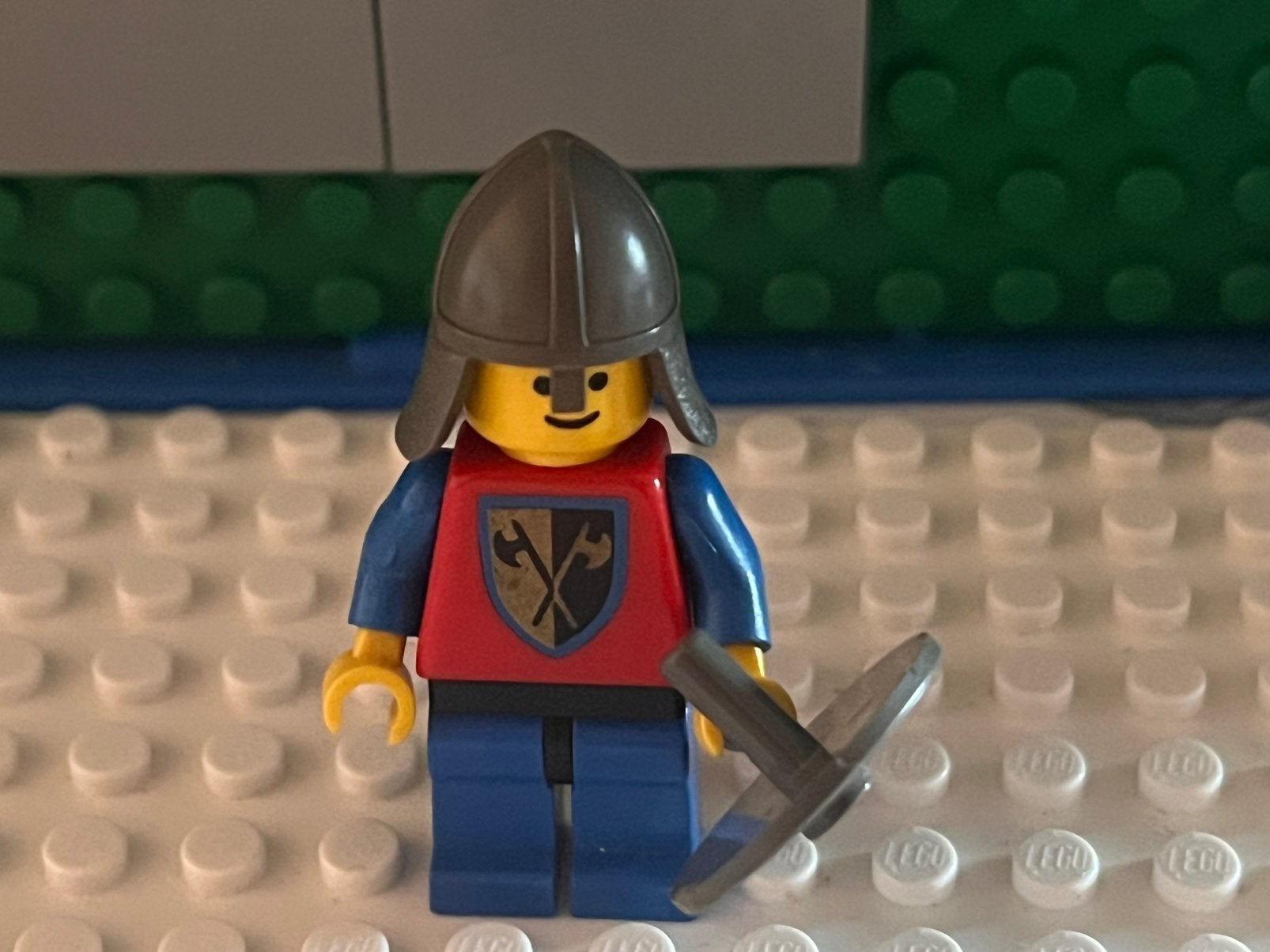 Lego minifiguur castle crader axeman, Kinderen en Baby's, Ophalen of Verzenden, Zo goed als nieuw