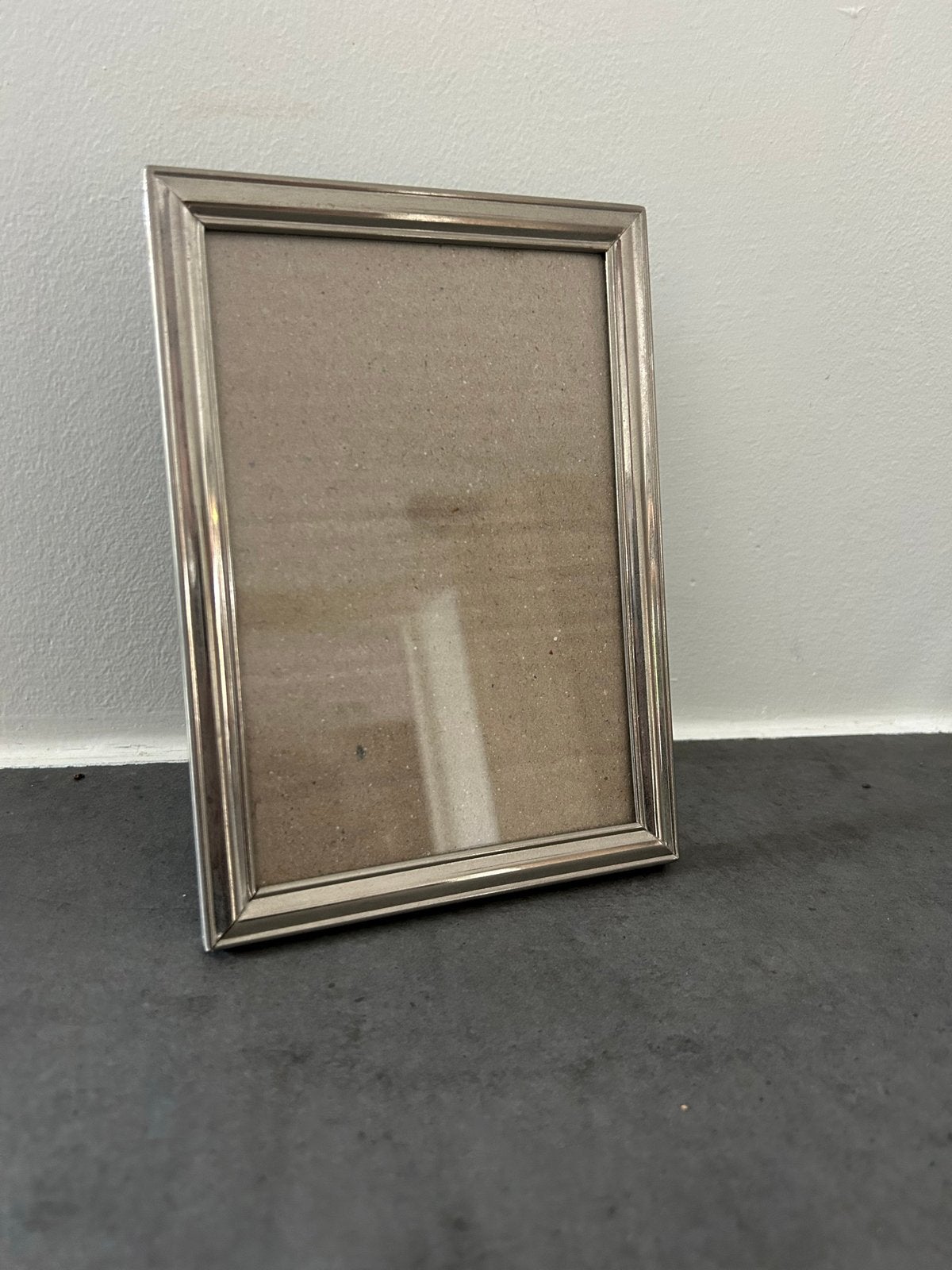 Zilverkleurige fotolijst voor dierbare herinneringen, Ophalen of Verzenden, Zo goed als nieuw, Metaal of Aluminium, Minder dan 50 cm