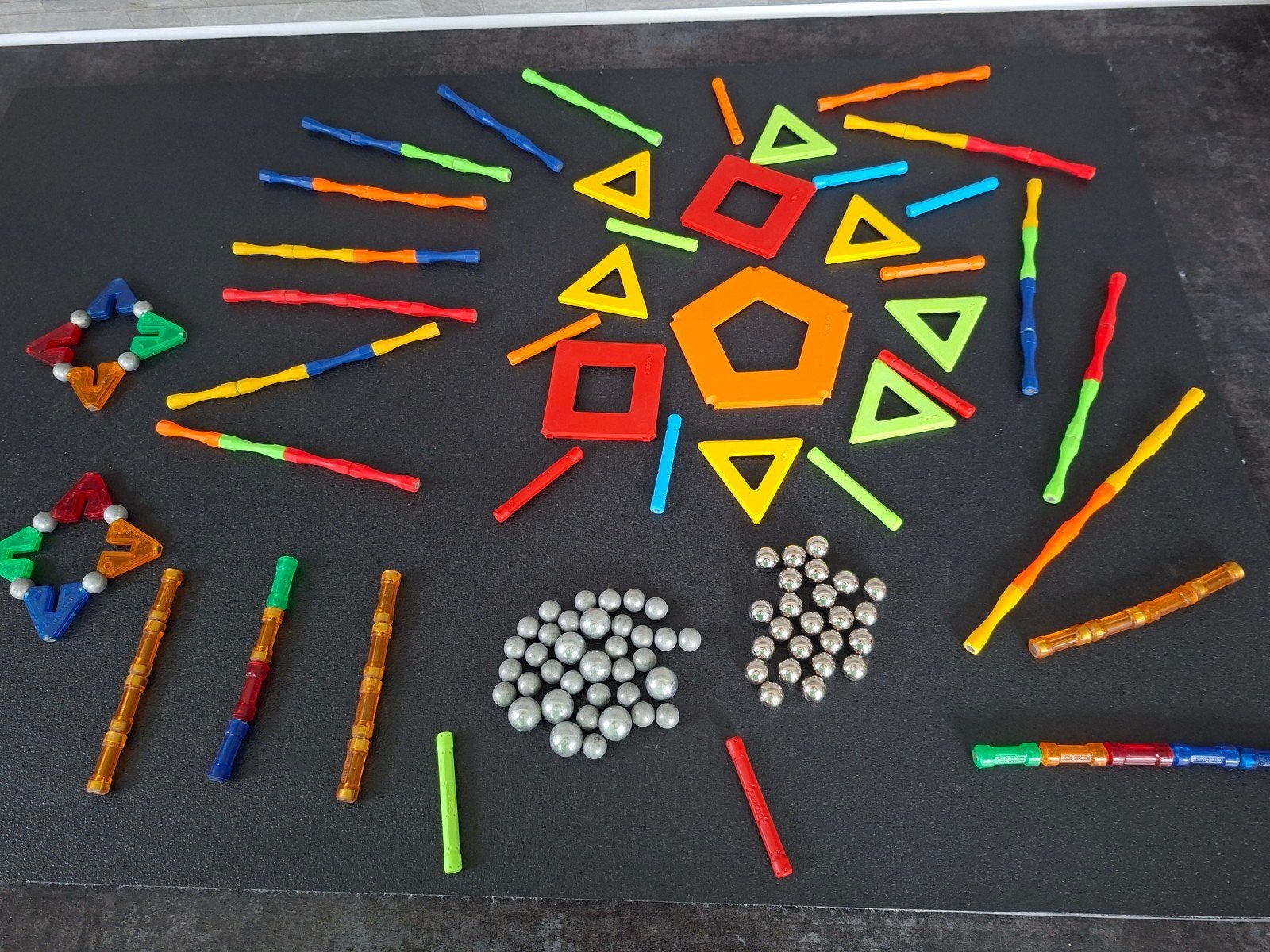 Magneetstaafjes 84oa geomag magmax 68 kogeltjes 17 vormpjes, Ophalen of Verzenden, Gebruikt, Knutselen