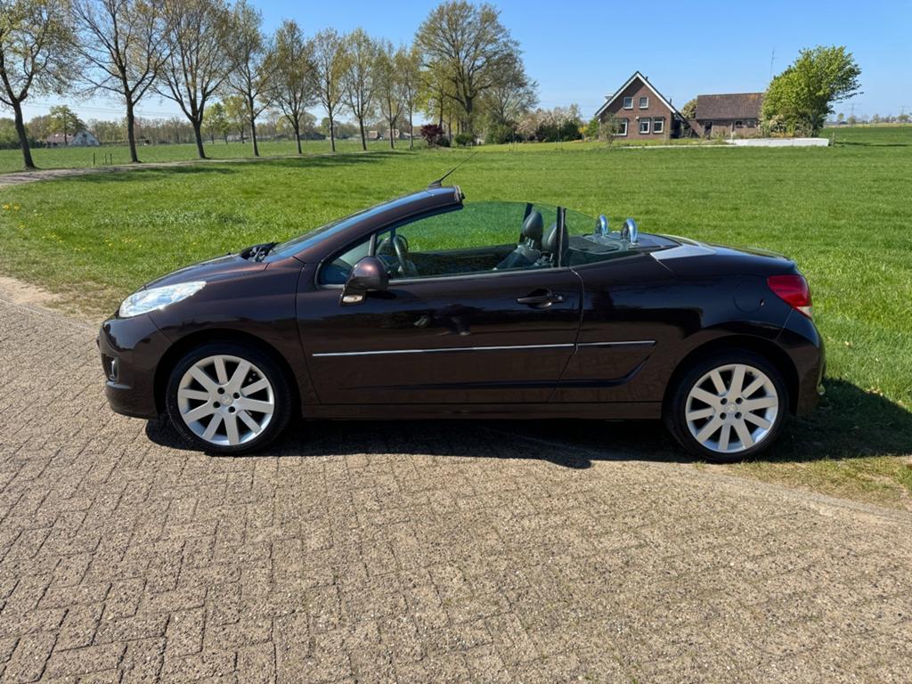 ️ Peugeot 207 1.6 16V CC Rouge Noir, Auto's, Voorwielaandrijving, 15 km/l, Zwart, 4 cilinders