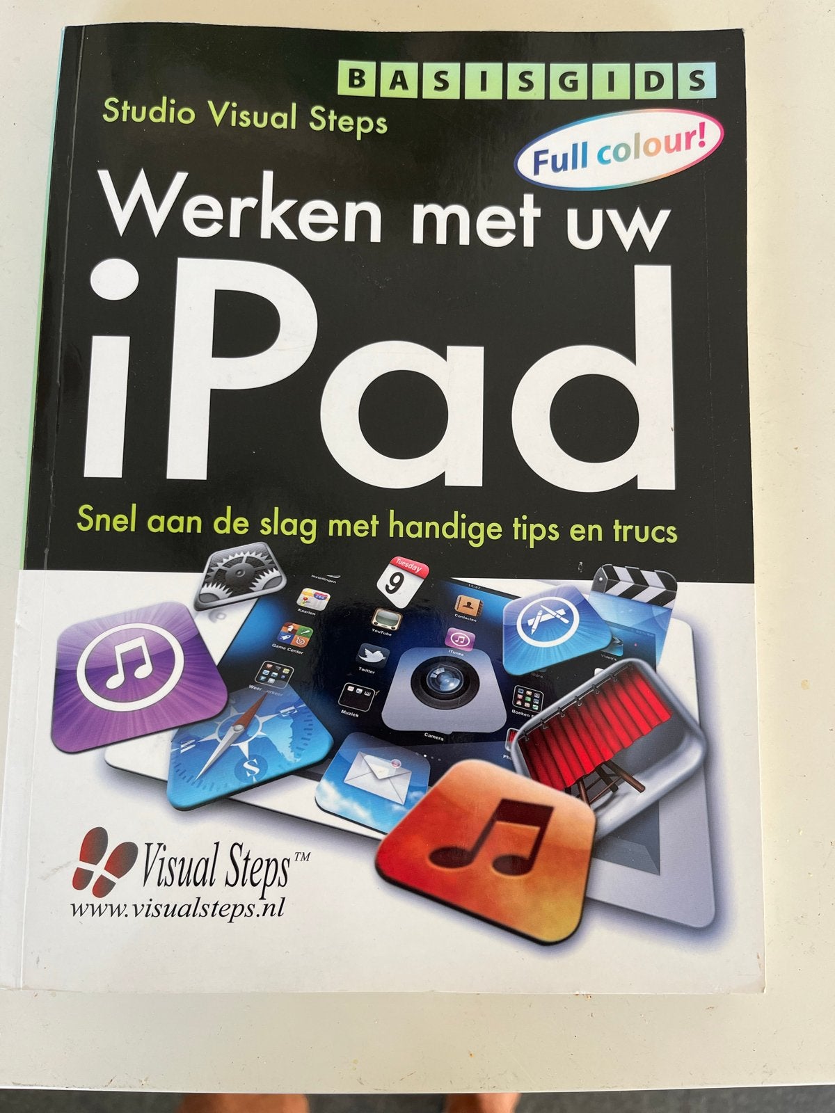 Boek: Werken met uw iPad - Studio Visual Steps, Boeken, Ophalen of Verzenden, Zo goed als nieuw, Besturingssystemen