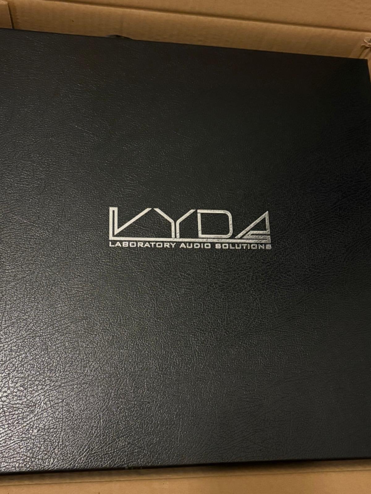 VYDA Koral Amp Power Cord - High-End Audiophile Stroomkabel, Ophalen of Verzenden, Zo goed als nieuw, Minder dan 2 meter, Overige kabels