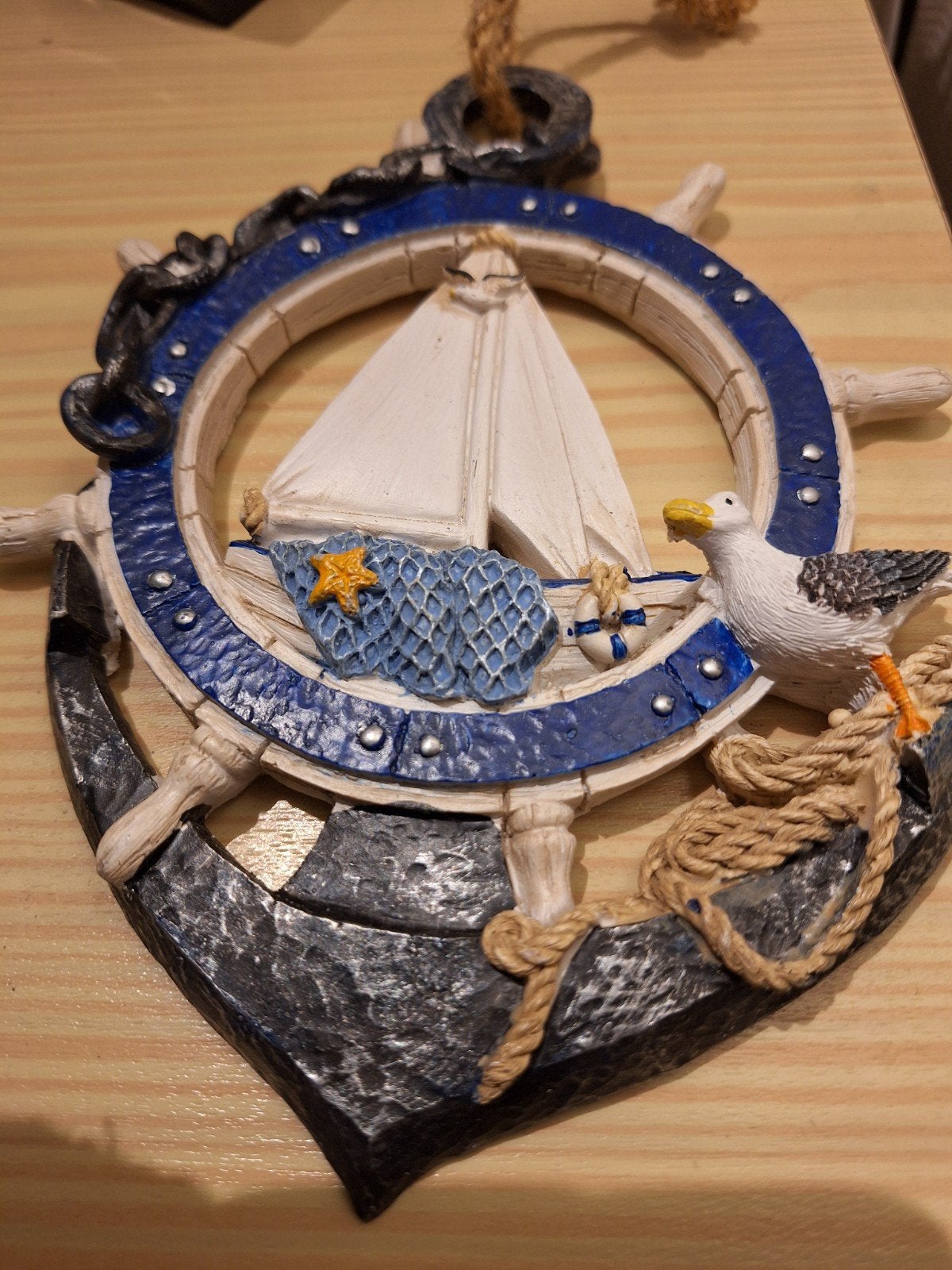 Decoratieve Anker met Stuurwiel en Zeilboot - Maritiem, Huis en Inrichting, Meerkleurig, Overige materialen, Overige stijlen, Ophalen of Verzenden