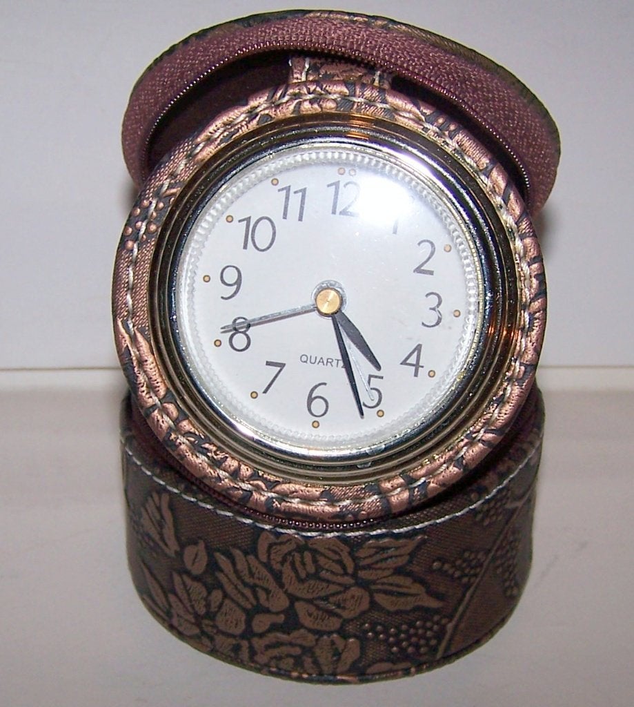 Vintage reiswekkertje in leren koker., Antiek en Kunst, Antiek | Klokken, Ophalen of Verzenden