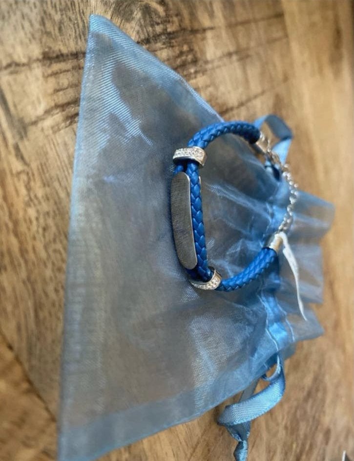 Blauwe gevlochten armband met zilverkleurige details, Overige materialen, Blauw, Nieuw, Ophalen of Verzenden