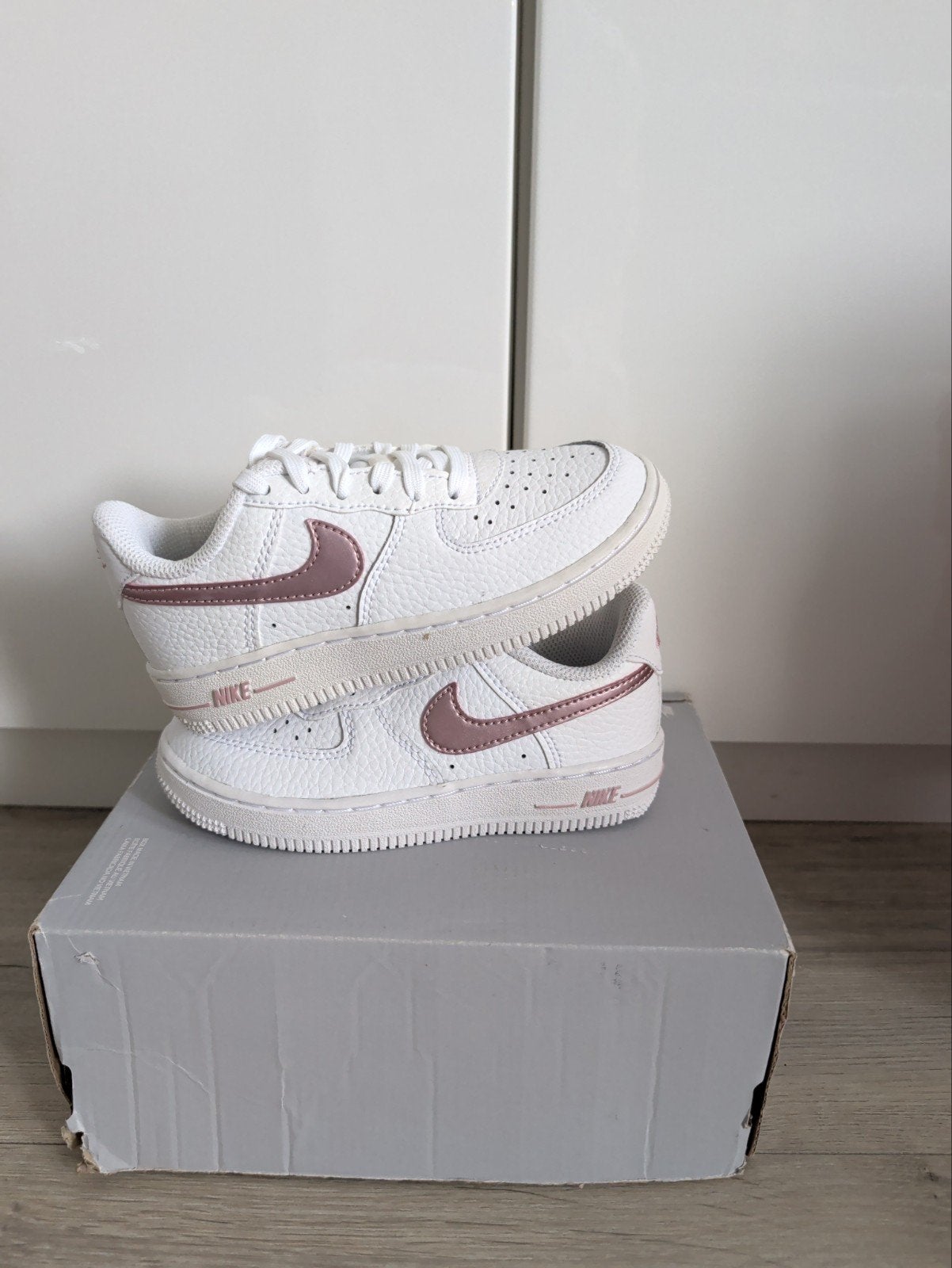 Nieuwe Nike Air Force 1 sneakers maat 31,5, Ophalen, Nieuw, Nike, Sportschoenen
