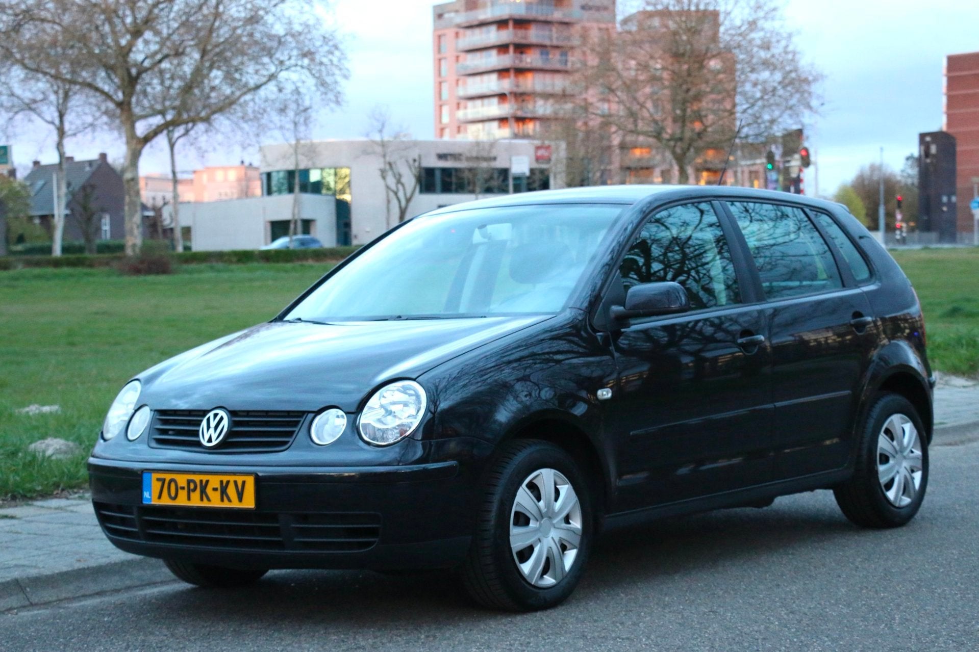 Volkswagen Polo 1.4-16V 5-Deurs Airco Cruise controle APK to, Auto's, Voorwielaandrijving, 15 km/l, Zwart, 4 cilinders