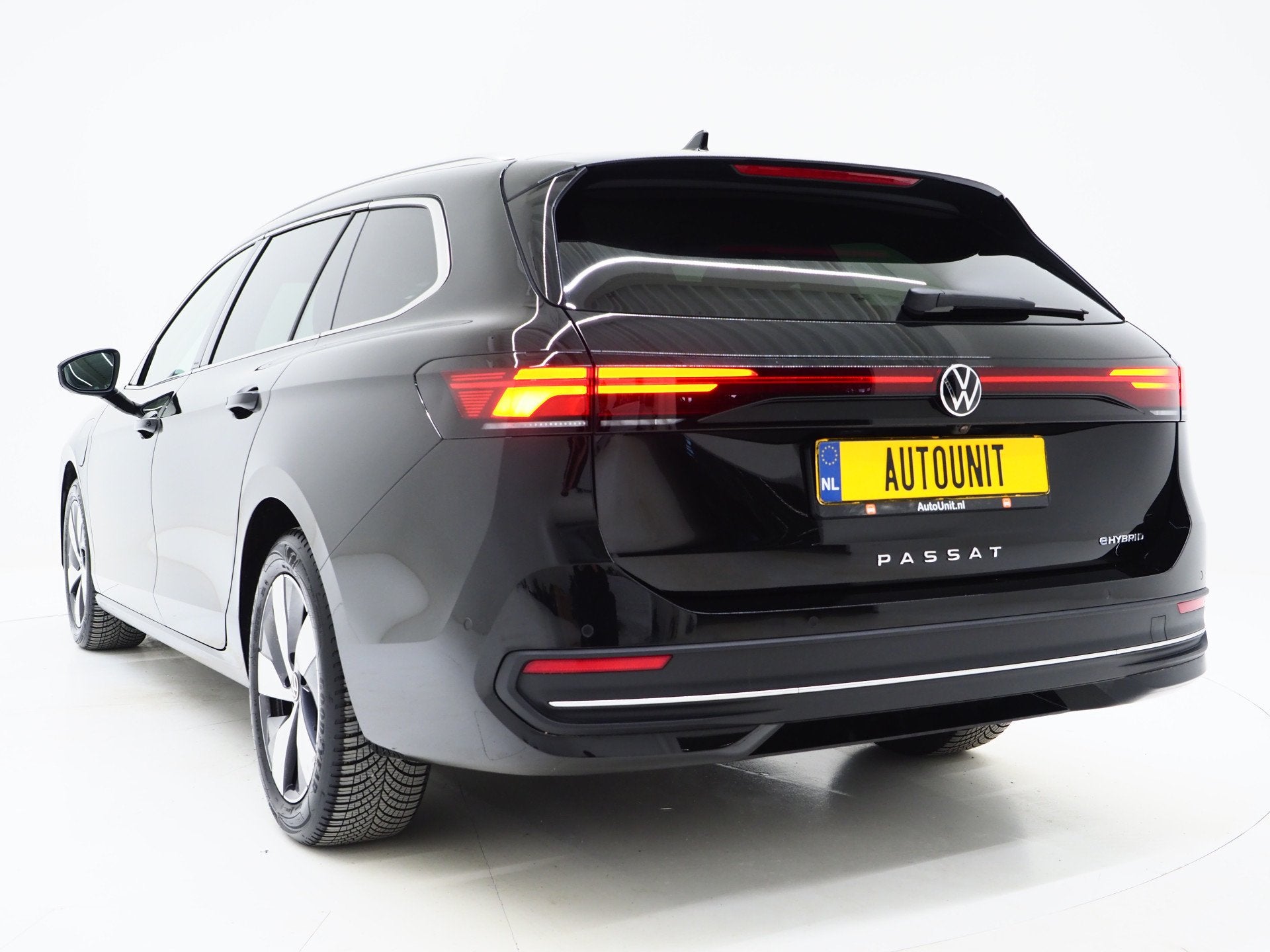 Volkswagen Passat Variant 1.5 eHybrid 204PK | Leder/Alcantar, Zwart, 4 cilinders, Plug-in hybride, Passat