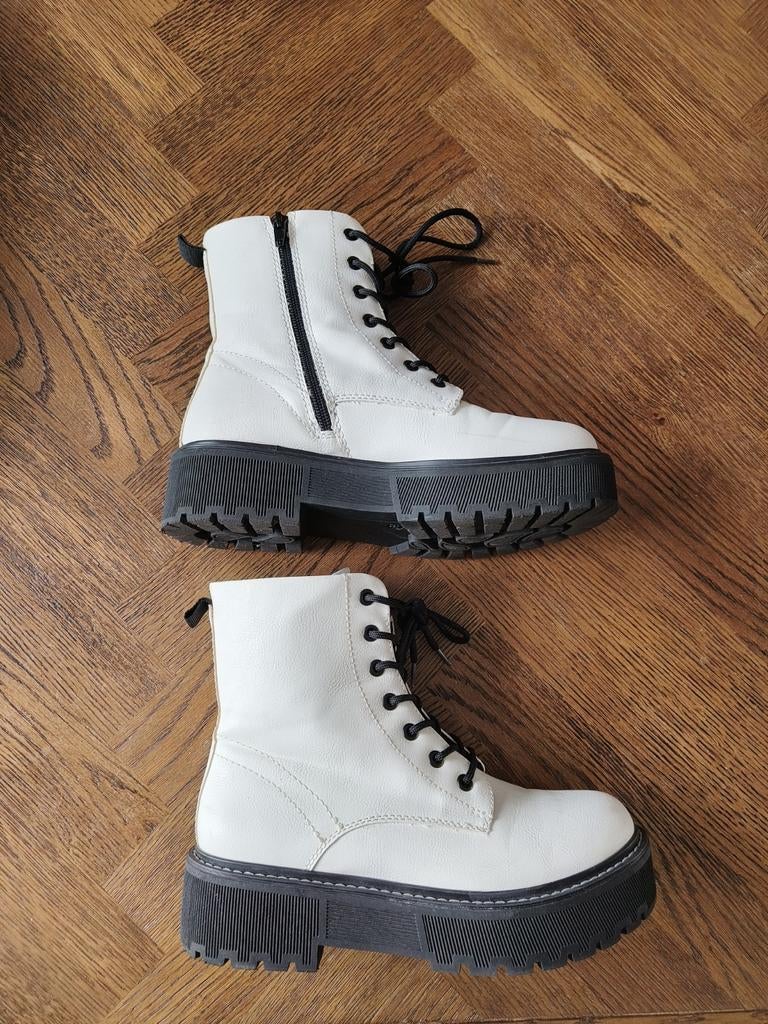 Nieuwe chunky platform laarsjes wit/zwart maat 39, Kleding | Dames, Schoenen, Ophalen of Verzenden, Nieuw, Wit