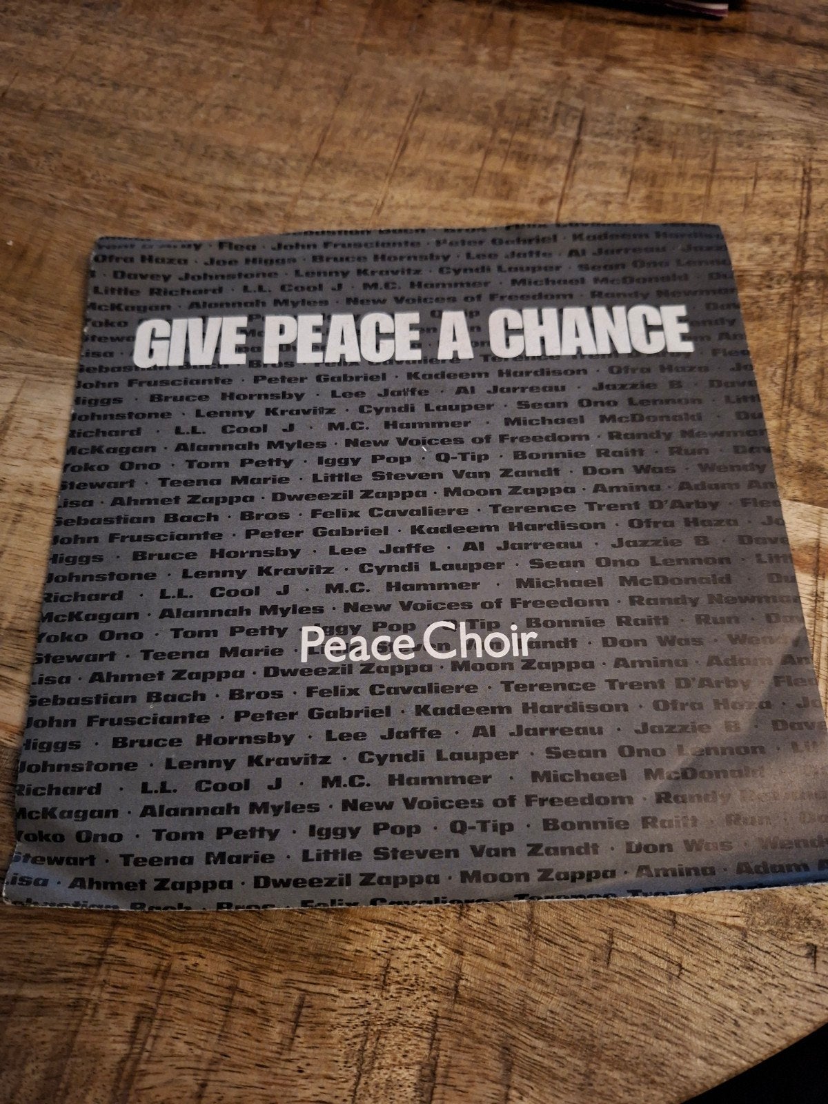 Peace choir / give peace a change, Ophalen of Verzenden, Zo goed als nieuw, Pop
