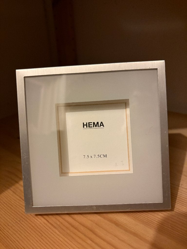 Vierkant fotolijstje, lijst RVS rand; Hema; 7,5 x 7,5 cm, Ophalen of Verzenden, Zo goed als nieuw, Fotolijst