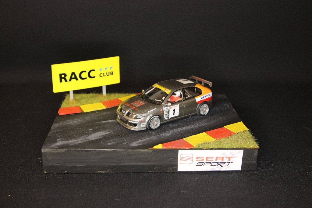 Diorama met Ninco Seat Leon Cup 2002 1:32 #1, Info@bennie-gs.nl, Bennie G's, 7241MB, Groter dan 1:35
