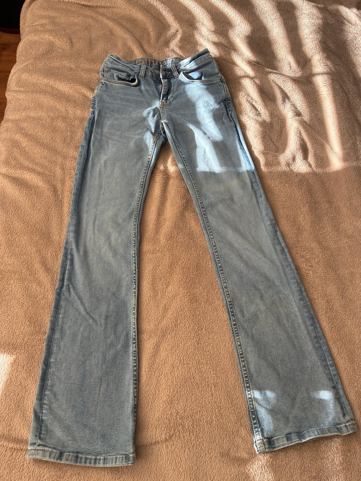 KUYICHI Amy Bootcut Jeans - Sky High Wash - Maat 27-32, Blauw, Nieuw, Ophalen of Verzenden, Maat 36 (S)