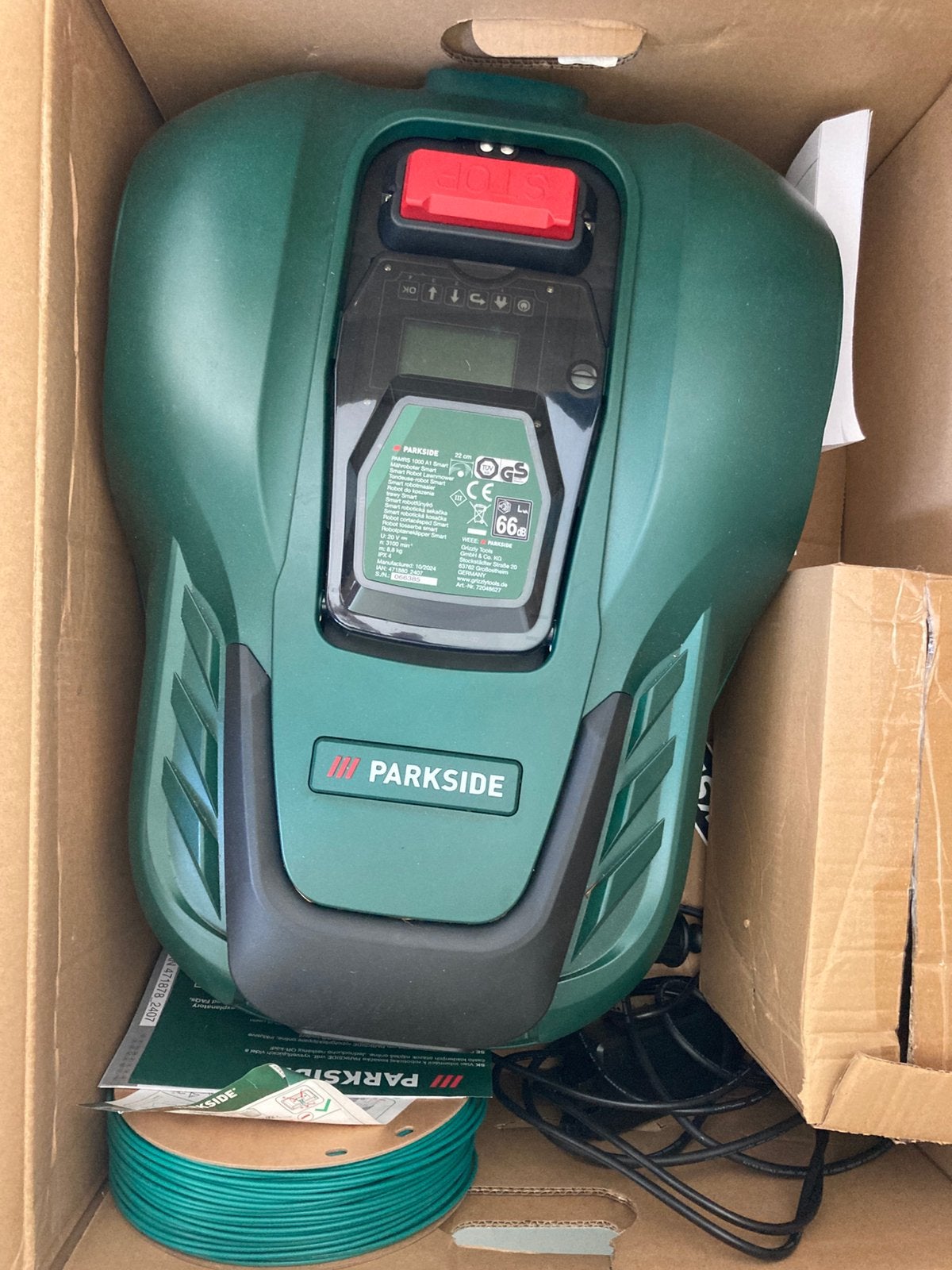 Bijna nieuwe robotmaaier met garage, Ophalen, Nieuw, 20 tot 25 cm
