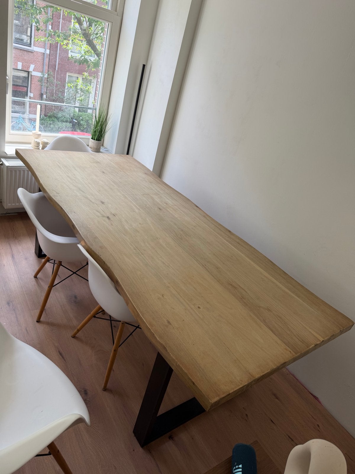 Eettafel met houten blad en stalen poten + 4 witte stoelen, Huis en Inrichting, Tafels | Eettafels, 100 tot 150 cm, 200 cm of meer
