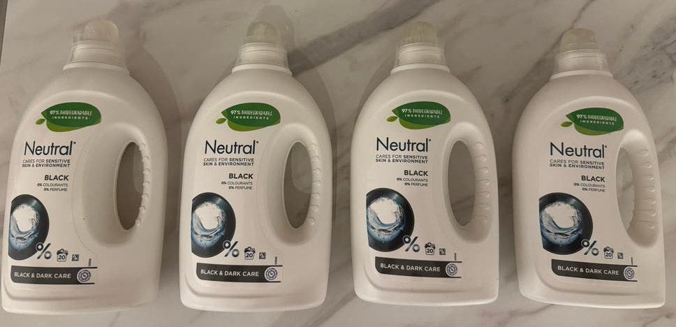 Neutral Black & Dark Care – 4 flessen (nieuw), Huis en Inrichting, Schoonmaakartikelen, Ophalen of Verzenden