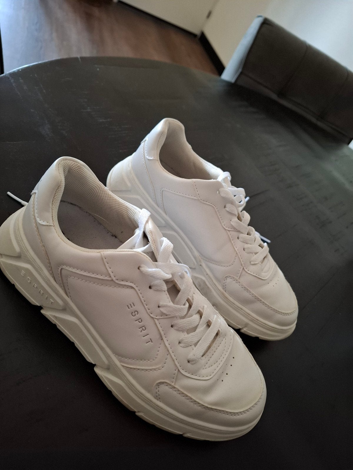 Witte Esprit sneakers, maat 39, Kleding | Dames, Schoenen, Wit, Ophalen of Verzenden, Sneakers of Gympen, Gedragen