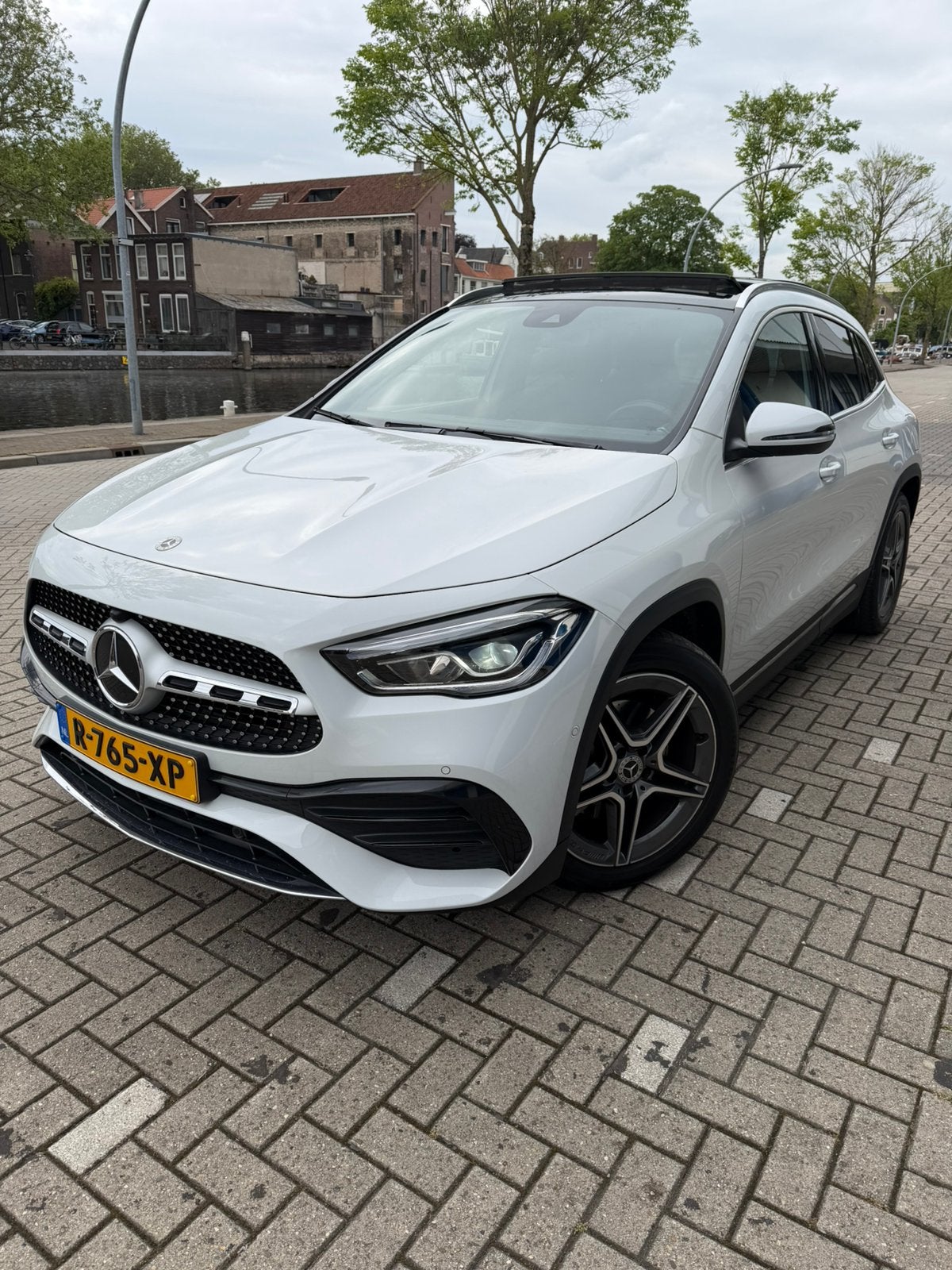 Bodem prijs! Mercedes-Benz GLA 200 (Pano) AMG Night pakket, 15 km/l, 1800 kg, Zwart, Leder en Stof