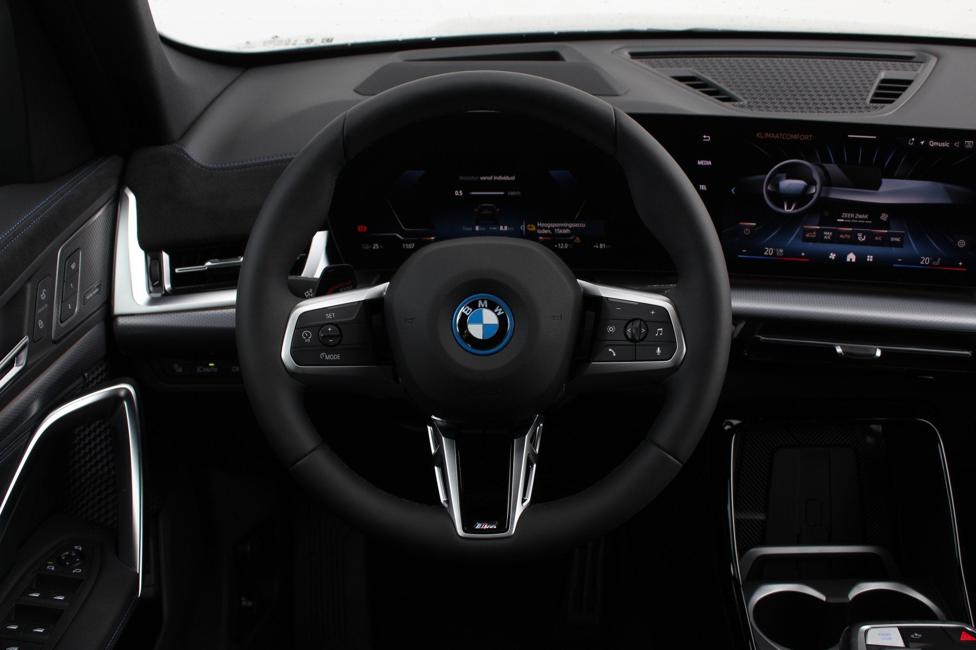 BMW iX1 eDrive20 M Sport / Panoramadak / Trekhaak / Sportsto, Zwart, Zwart, Nieuw, SUV of Terreinwagen