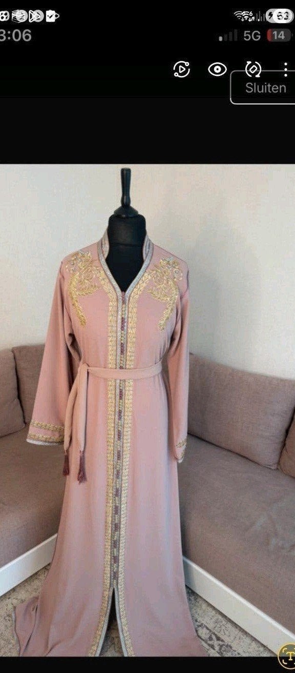 Elegante Marokkaanse Kaftan met Gouden Borduurwerk, Maat 38/40 (M), Overige typen, Beige, Ophalen of Verzenden