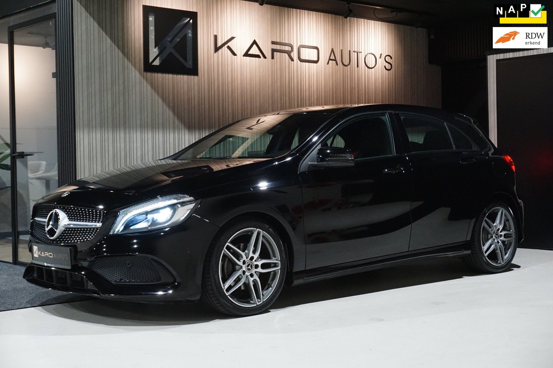 Mercedes-Benz A-klasse 180 AMG Led Carplay Leer Cam Sfeerver, Auto's, Voorwielaandrijving, Gebruikt, 4 cilinders, Handgeschakeld