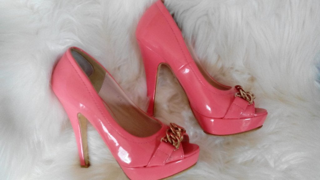 Prachtige roze pumps / peeptoe in lak met gesp maat 36, Kleding | Dames, Schoenen, Pumps, Ophalen of Verzenden, Zo goed als nieuw