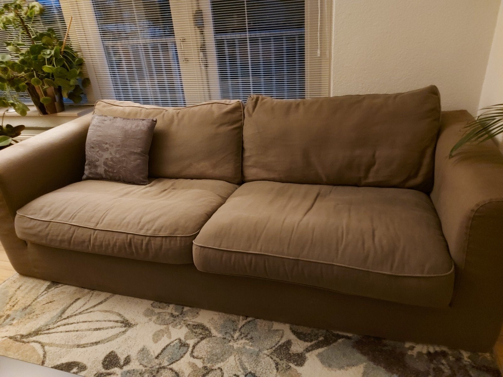 Gratis comfortabele 3-zitsbank in taupe stof., Gebruikt, Driepersoons, 75 tot 100 cm, Ophalen of Verzenden