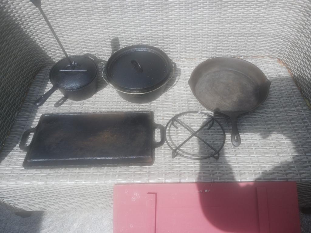 Dutch oven outdoor gietijzenpannenset met grill, Ophalen of Verzenden, Zo goed als nieuw