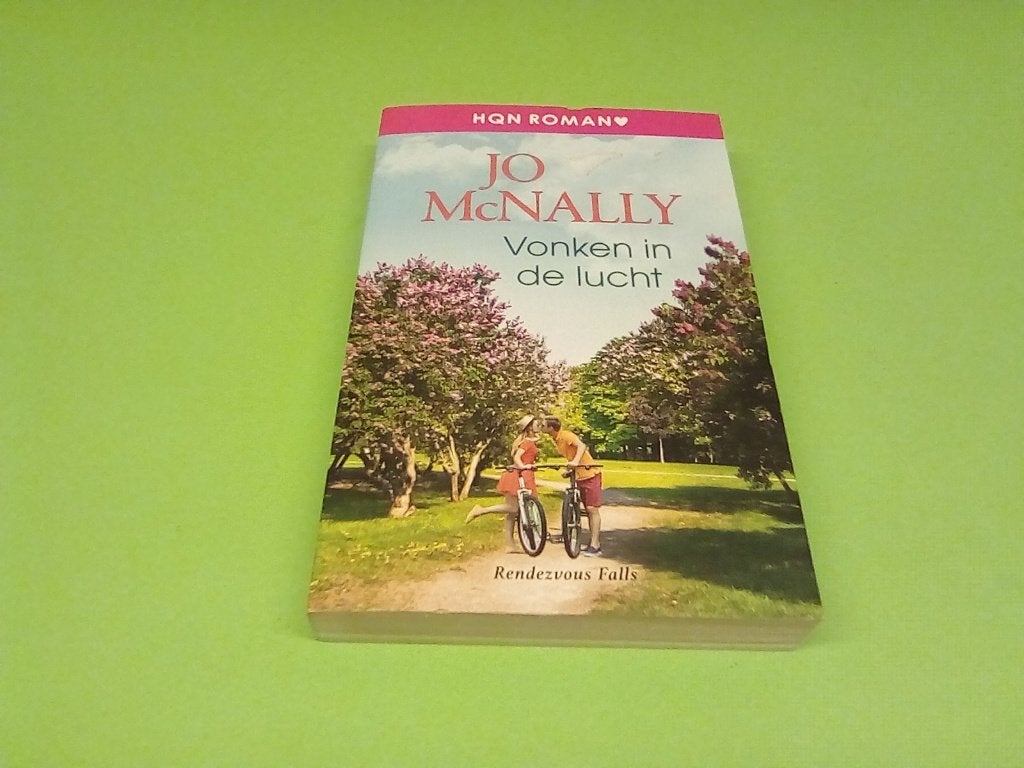 Vonken in de lucht - Jo McNally (HQN Roman), Ophalen of Verzenden, Zo goed als nieuw, Nederland, Jo McNally