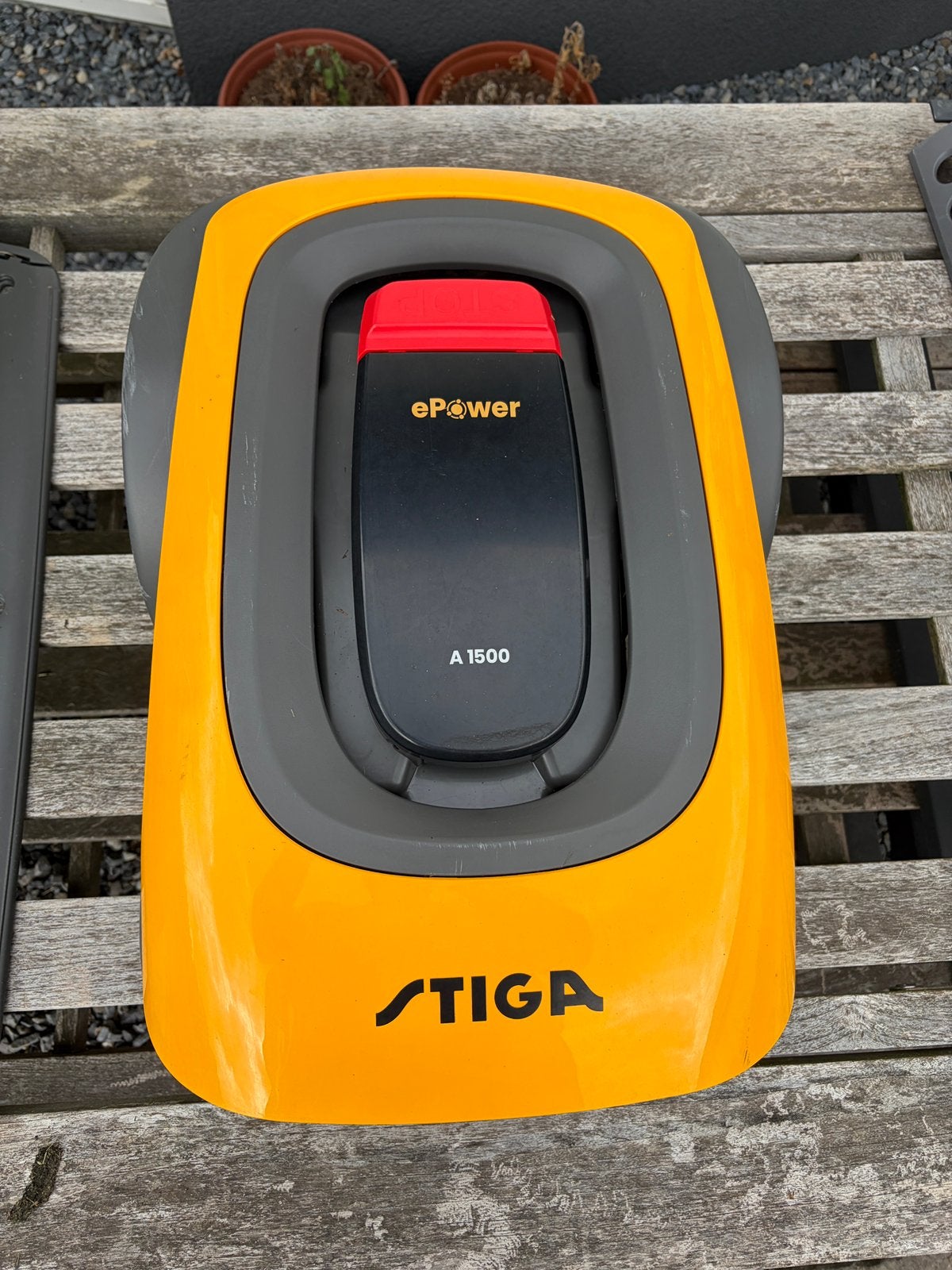 Stiga A 1500 - Robotmaaier met laadstation