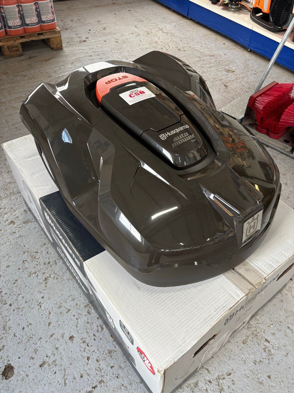 Husqvarna Automower 420 - Nieuw in doos, Ophalen of Verzenden, Nieuw, Meer dan 25 cm, Bestuurbaar via app