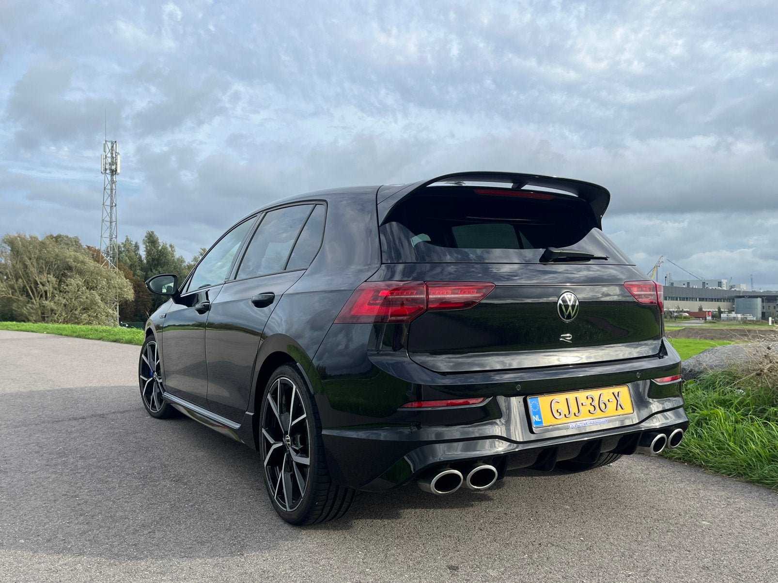 Vw Golf 8R 2021 / leder /Pano | Drift | Cam | 333Pk 4 motion, Automaat, Navigatiesysteem, 4 cilinders, Zwart