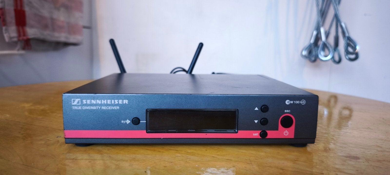 Sennheiser EM100 G3 ontvanger (B-band) incl. voeding, Muziek en Instrumenten, Microfoons, Am Labor 1, 30900 Wedemark, Duitsland