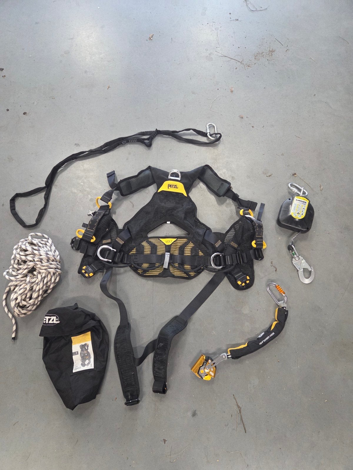 Complete Petzl Volt  klimset met harnas, touw en accessoires, Sport en Fitness, Ophalen, Nieuw, Klimsport-accessoire